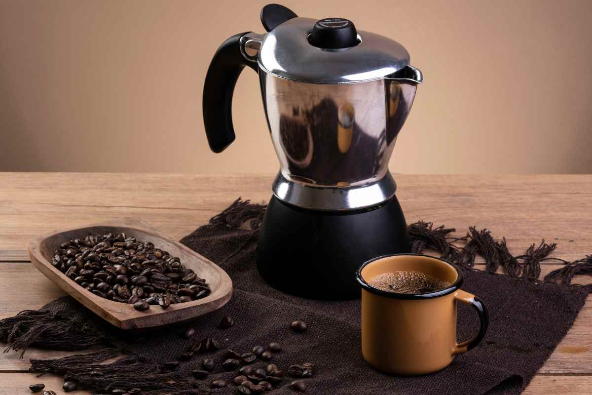 Il calcare nascosto nella moka che rovina il sapore del caffè