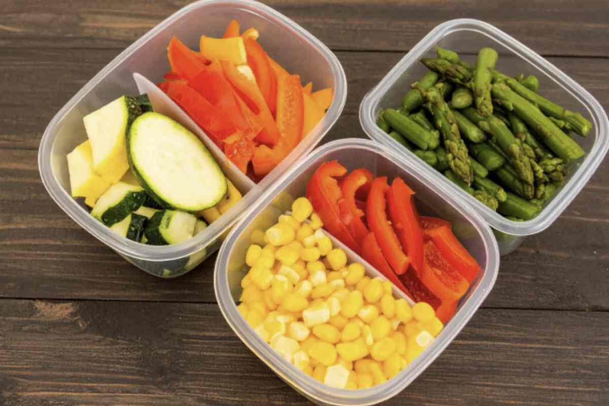 È fondamentale evitare l’uso di spazzole abrasive o saponi troppo aggressivi su superfici in plastica, specialmente quelle a contatto diretto