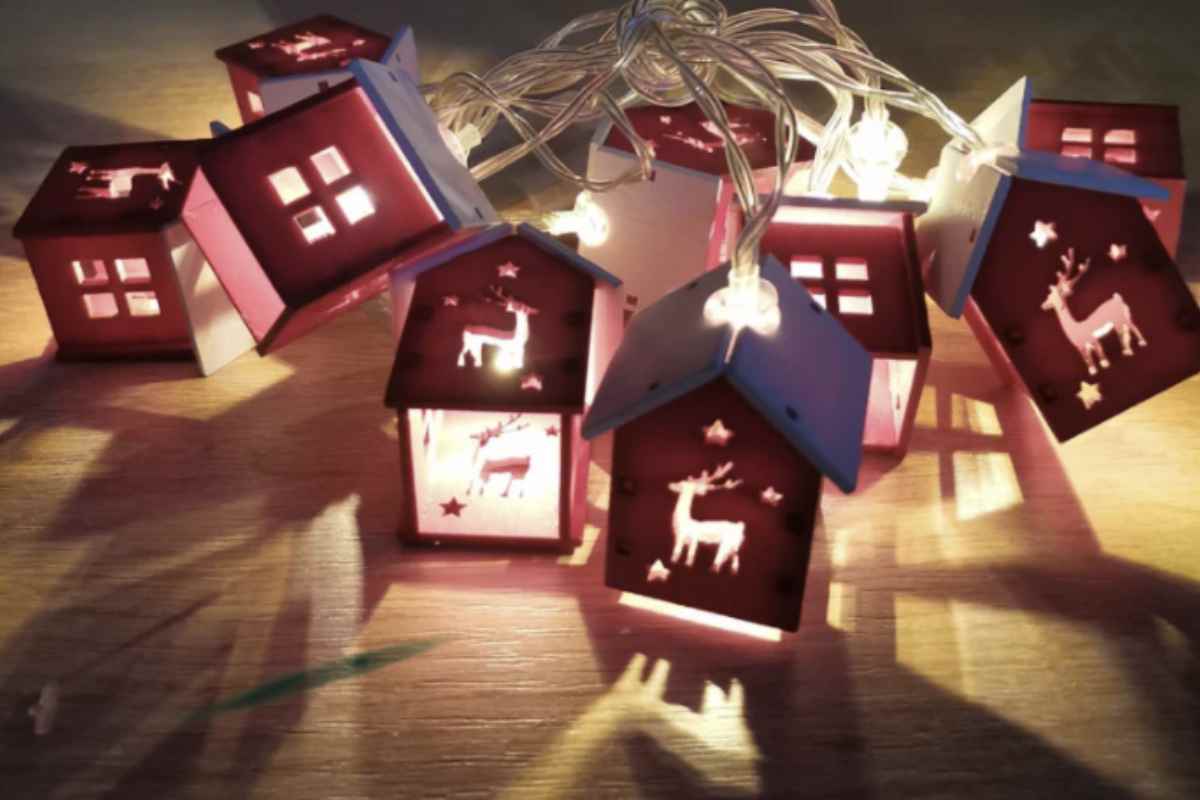 La decorazione di Natale non si limita più al solo soggiorno o all’ingresso: ogni stanza può essere trasformata in un piccolo spazio festivo