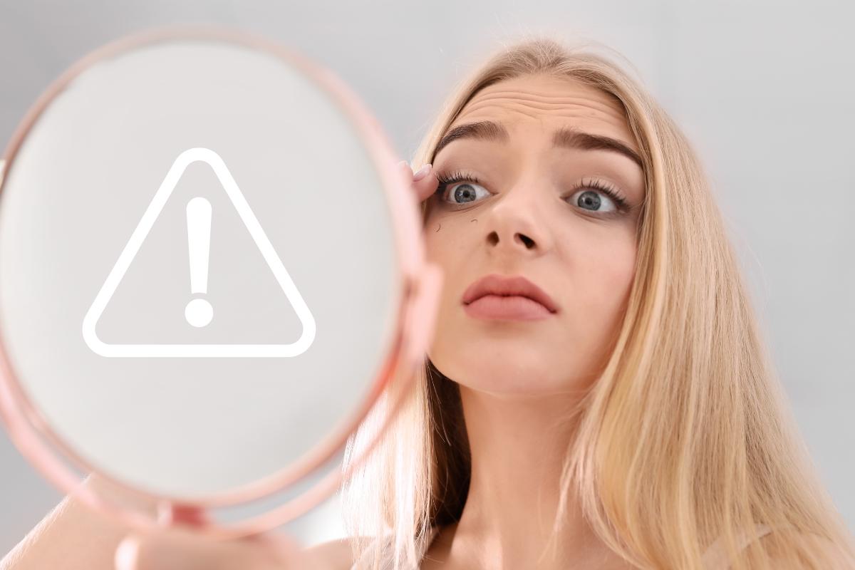 donna specchio simbolo pericolo